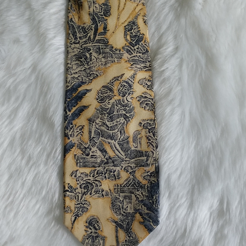 #4 COMING VINTAGE Angkor Wat Temple Carving Rubbing COPYRIGHTED SILK Tie - Picture 2 of 5